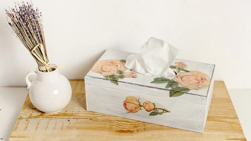 Decoupage na meblach - odkryj proste kroki do oszałamiających efektów