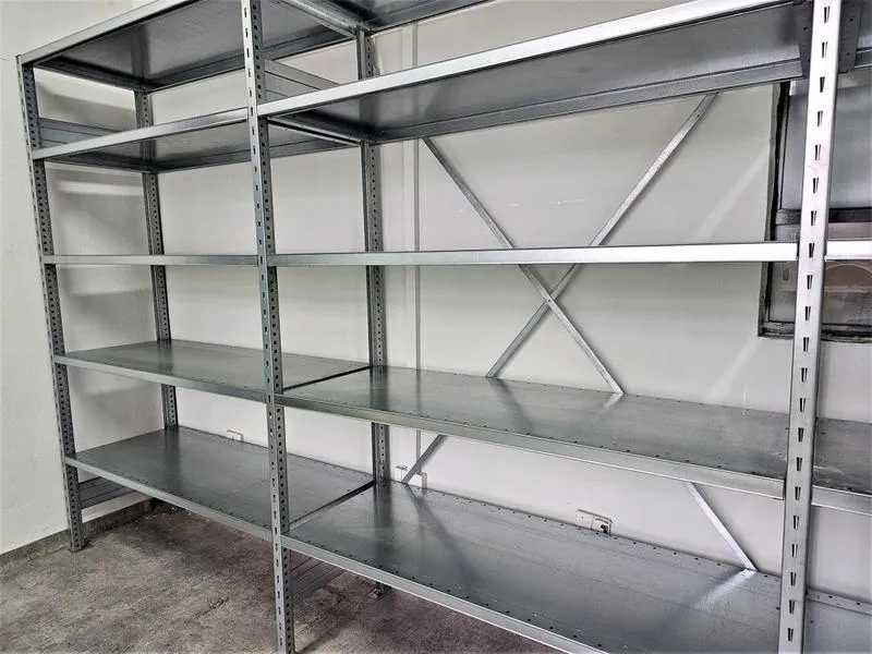 Jakie materiały wybrać na idealny regał do garażu? Oto najlepsze porady i inspiracje