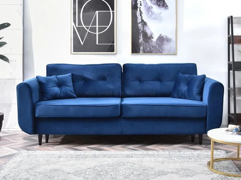 Drewno i granat w salonie