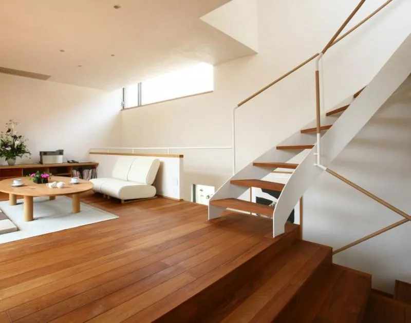 Kolory schodów do szarej podłogi