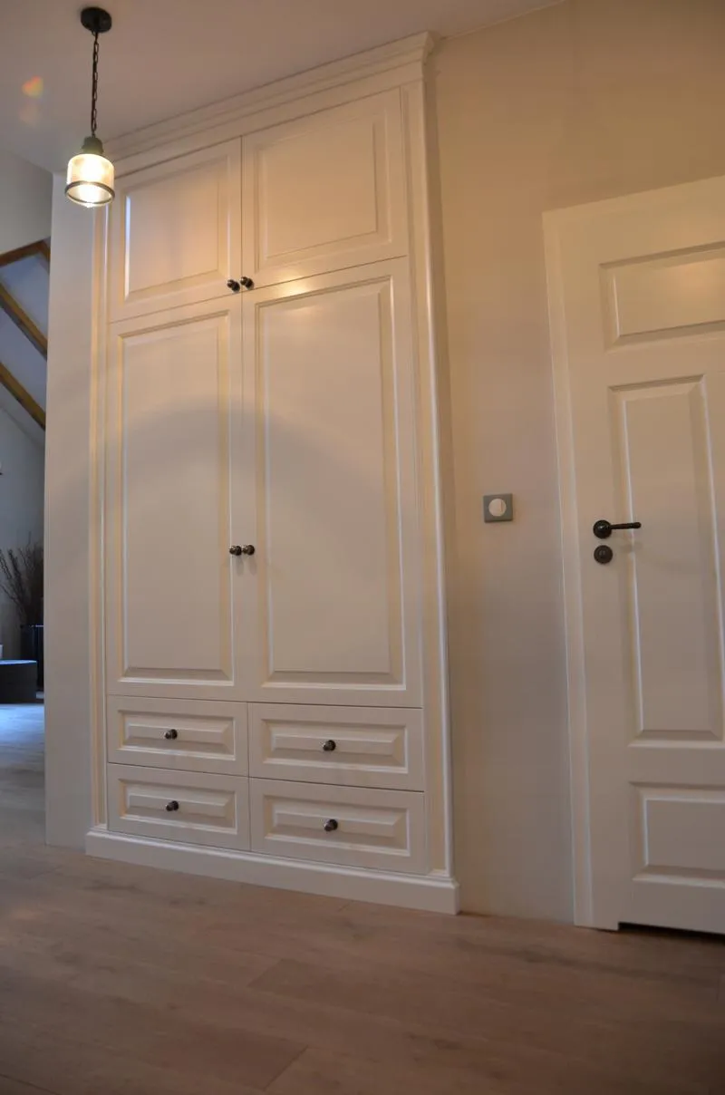 Materiały i narzędzia do szafy wnękowej