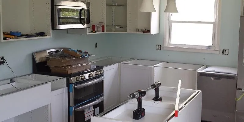 Montaż szafek na listwie