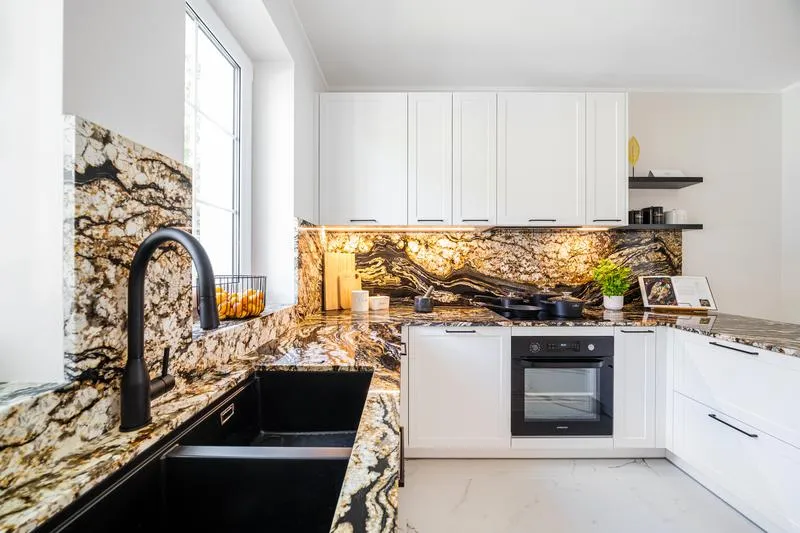 Pielęgnacja mebli lakierowanych