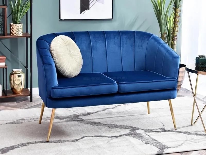 Połączenia mebli z granatową kanapą