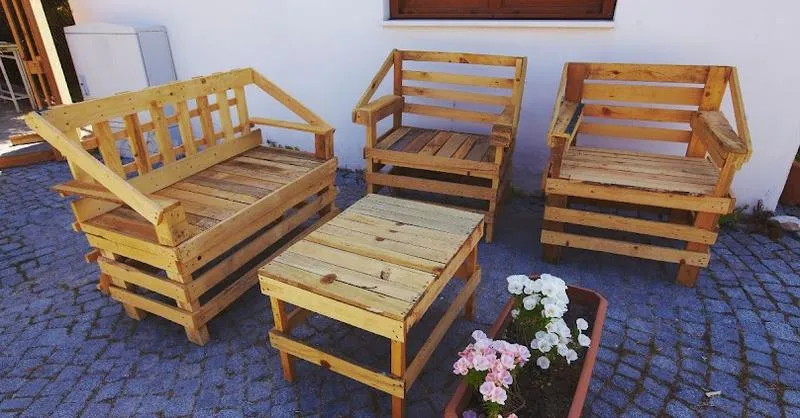 Stół z palet DIY krok po kroku