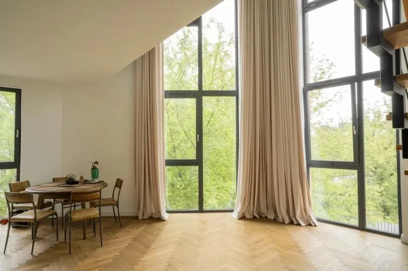 Zasłony na podłodze